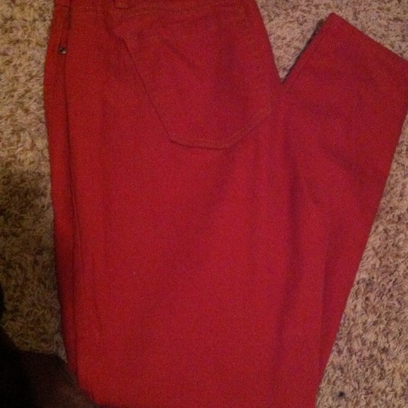🌻 SOLD 🌻Red skinny jeans. NWOT