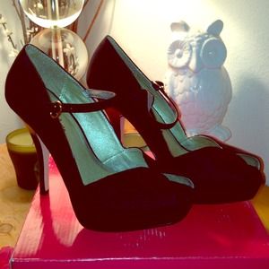 VERY SEXY HEELS!!! Brand new. Black Strap Heels.