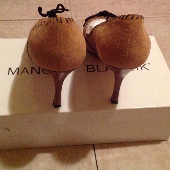 New Manolo Blahnik Beige Suede Shoes Size 7 1/2 - Picture 3 of 4