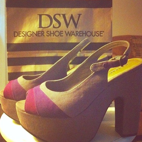 Size 7 wedge styled sling back Steve Madden