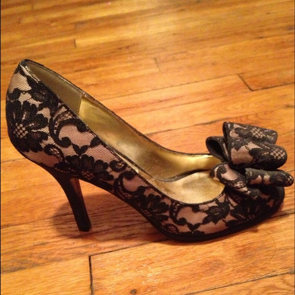 Price drop sale!!! 🎉🎉 New Beverly Feldman peep toe lace heels shoes sz 7 - Picture 3 of 3