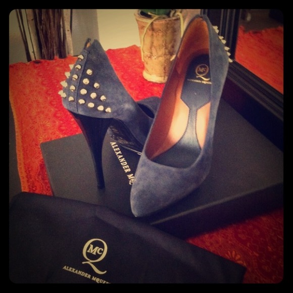 💢SOLD💢 Alexander McQueen Suede Gold Spiked Shoes