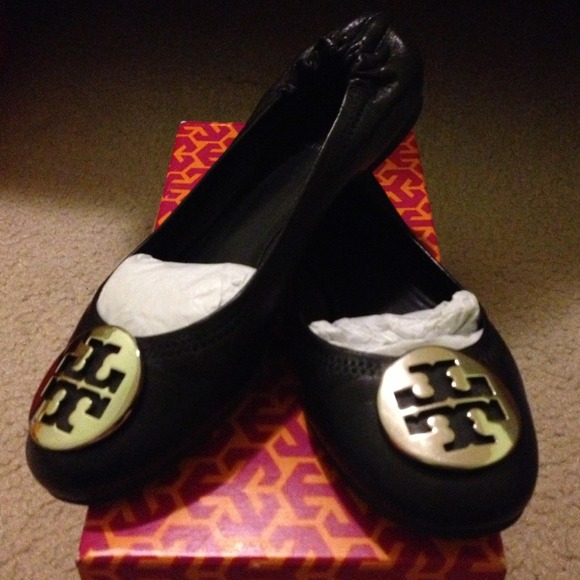 Tory burch reva flats black with silver medallion