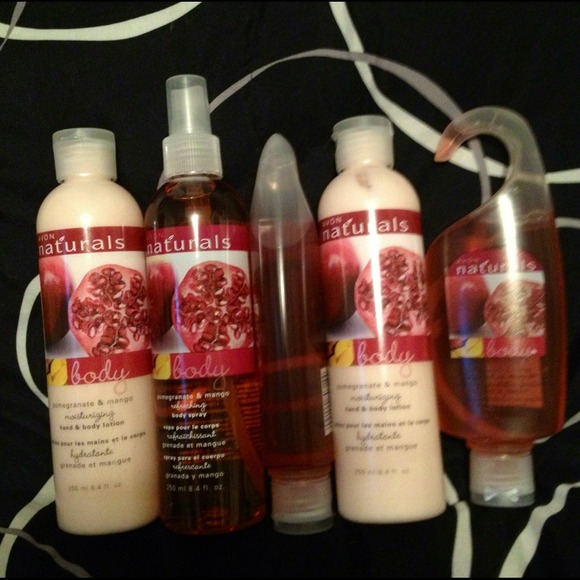 Avon Naturals Pomegranate N Mango set.   REDUCED.