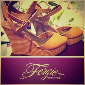 Fergie nude wooden wedge💕