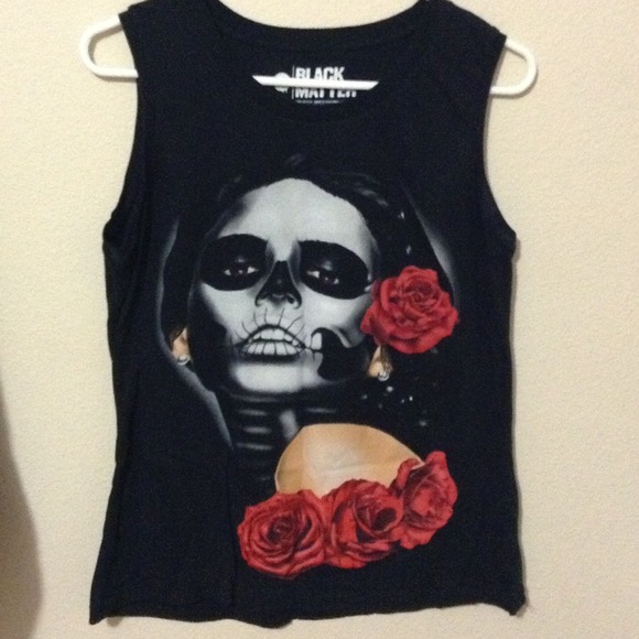 Sleeveless black matter