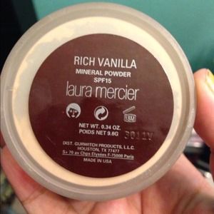 Laura mercier mineral powder