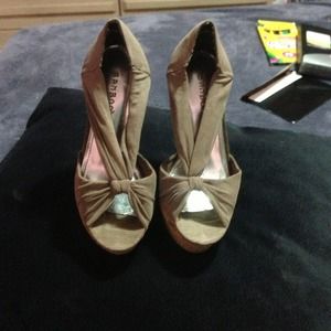 Beautiful light brown heels 😍