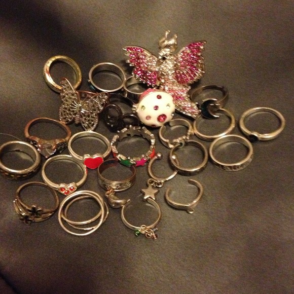📛📛Traded📛📛Bundle of 26 rings.