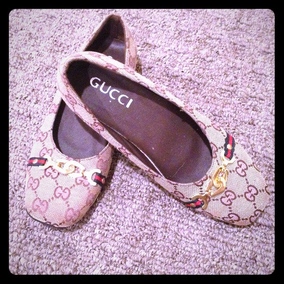 Gucci flats-never worn!