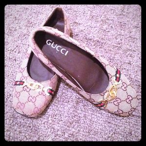 Gucci flats-never worn!
