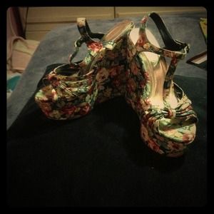 Beautiful flower wedges🌺