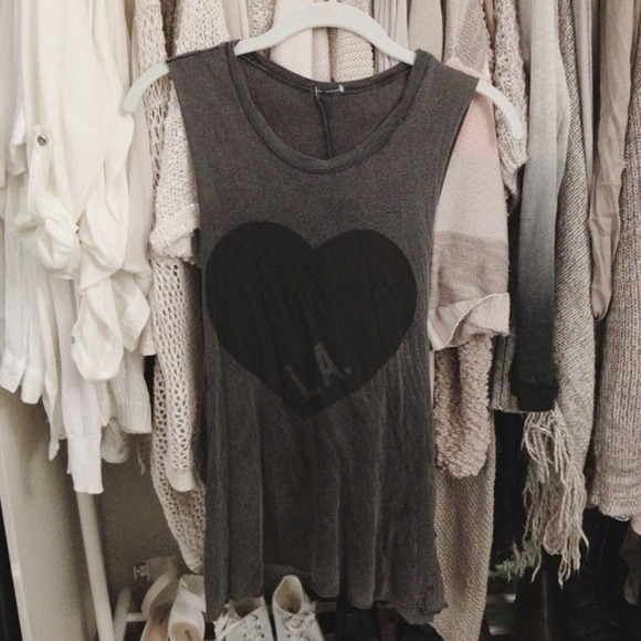 ❌📦 SOLD -- Brandy Melville LA Heart Muscle Tank