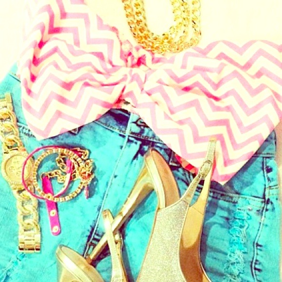 🎀Cute zigzagger bow tie top🎀