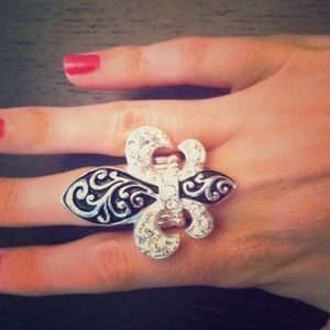 Fleur-de-lis ring