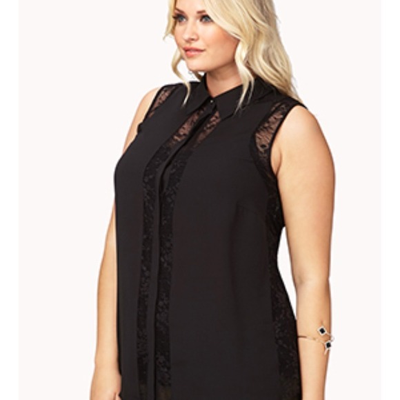 SOLD Black sleeveless blouse with lace - Picture 3 of 3