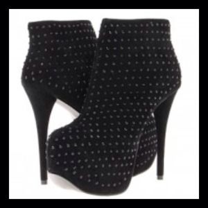 🔴REDUCED🔴  BLACK SUEDE STUDDED ANKLE BOOTIES