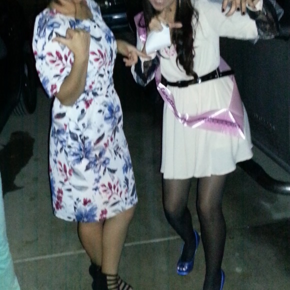 Cuffington post cream dress - Picture 4 of 4