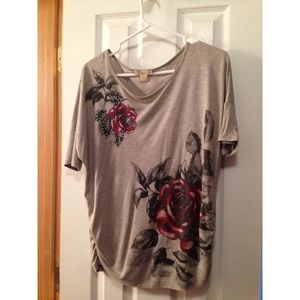 Grey shirt with pretty flowers