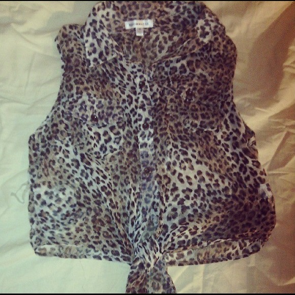 Cheetah print silky top with ties at the bottom 😍