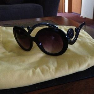 Knockoff prada baroque sunglasses