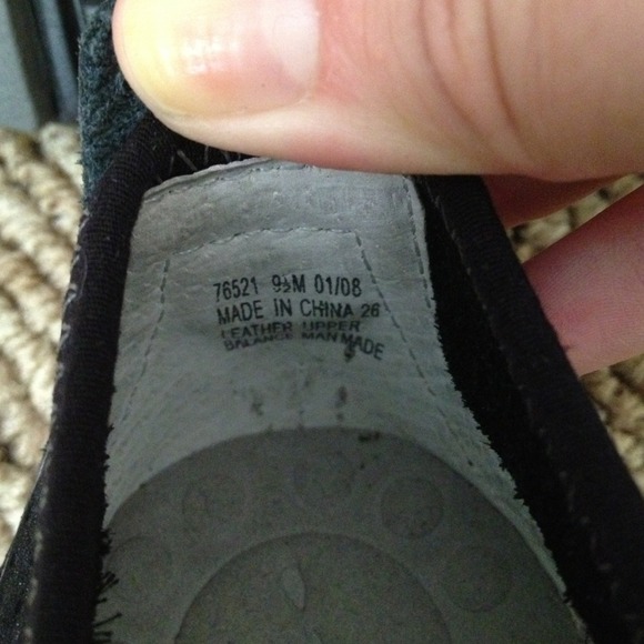 9 1/2 very comfy shoes, never worn, great for work - Picture 3 of 3