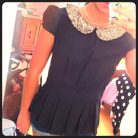 Black and gold collared pleated shirt