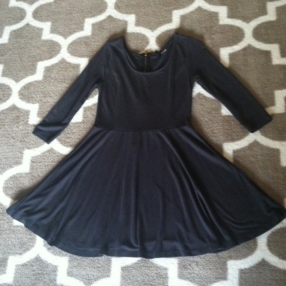 ❌SOLD❌3/4 Sleeve Skater dress