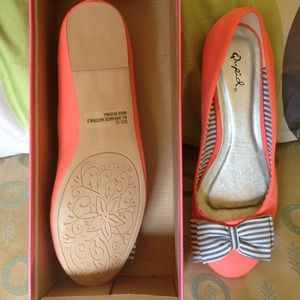 Coral with grey stripe bow Flats