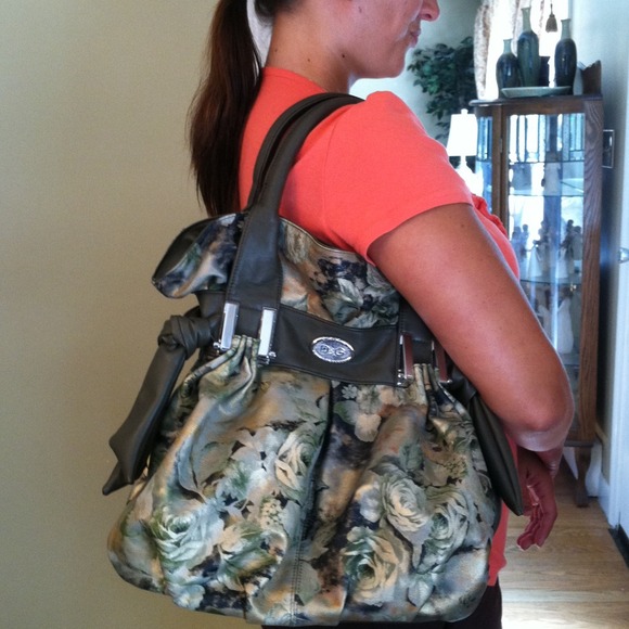 "SOLD" purse! Brand new in a nice color green.