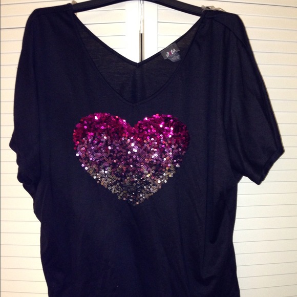 Cute black top with sparkly ombré heart