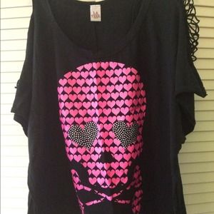 Black shirt with pink skull