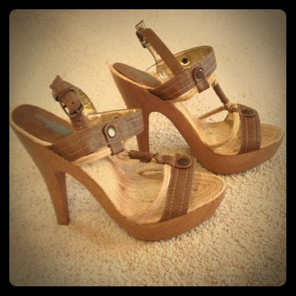 ((SOLD IN BUNDLE)) Brown sandals
