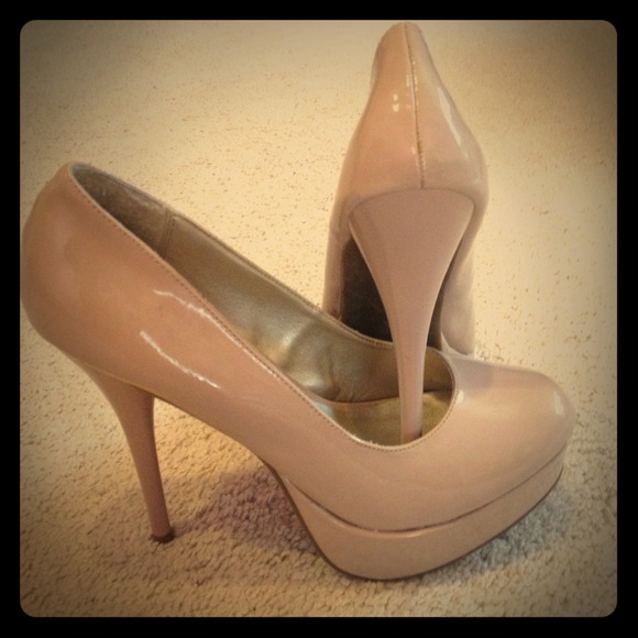 👏REDUCED!!👏Nude pumps