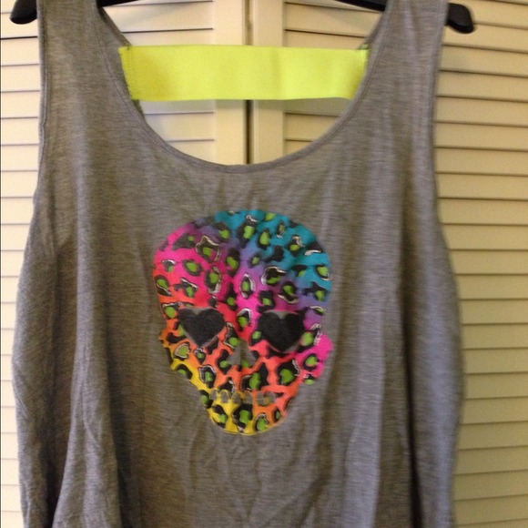 Gray top with neon skull