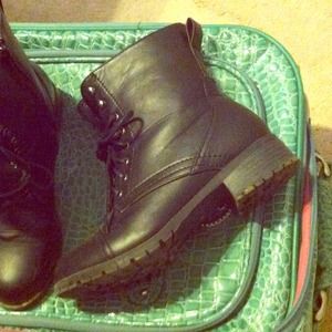*RESERVED*****Short Black Combat Boots
