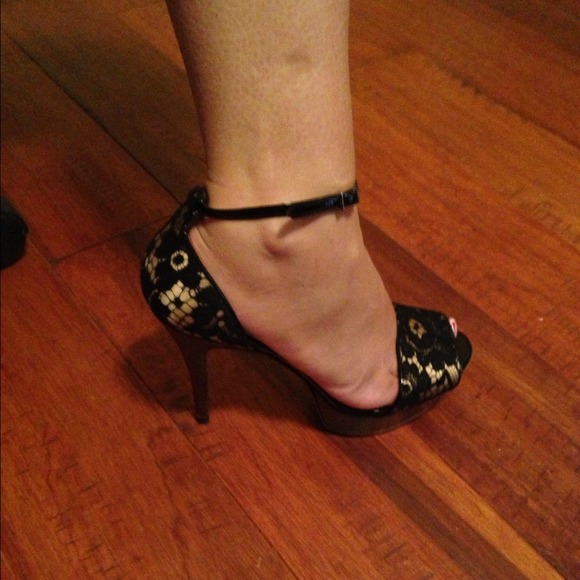 🌺 💯Dolce & Gabbana heels🌺 - Picture 4 of 4