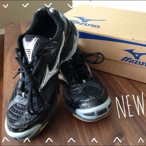 Brand new mizuno volleyball shoes!