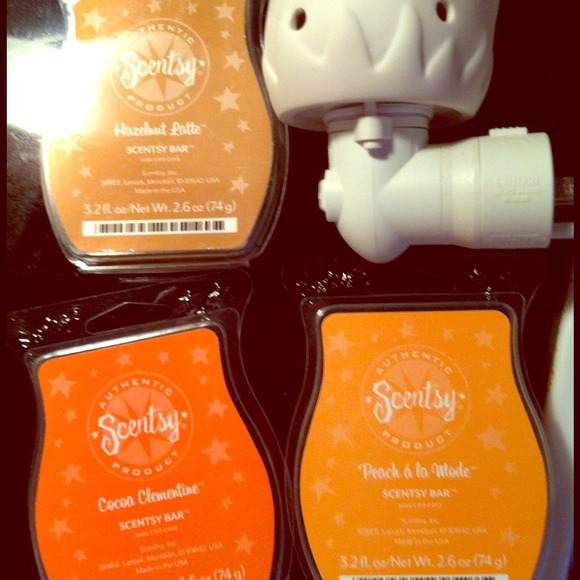Rose petal scentsy warmer & 3 un-opened scents.