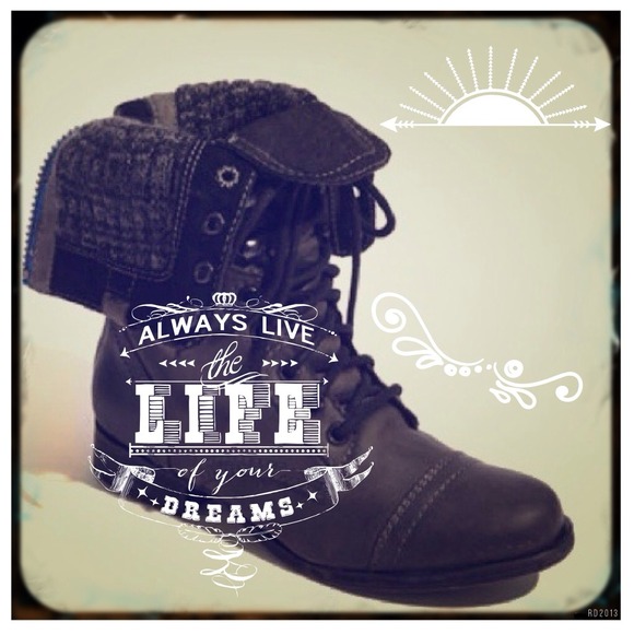 STEVE MADDEN COMBAT BOOTS