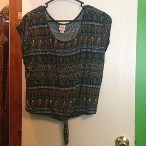 Cute top with tie and the bottom