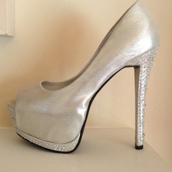 Stunning rhinestone prom heels