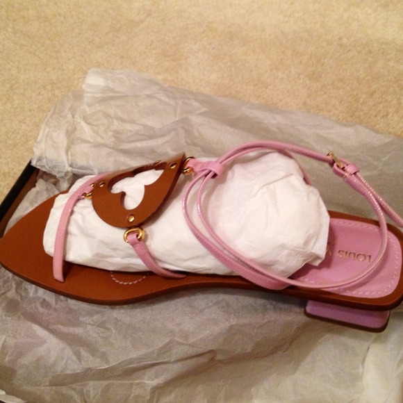 Louis Vuitton Pink Kitten Heels. NBW. Size 40