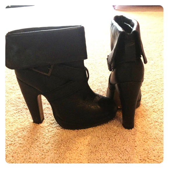 ((SOLD IN BUNDLE)) Black Booties