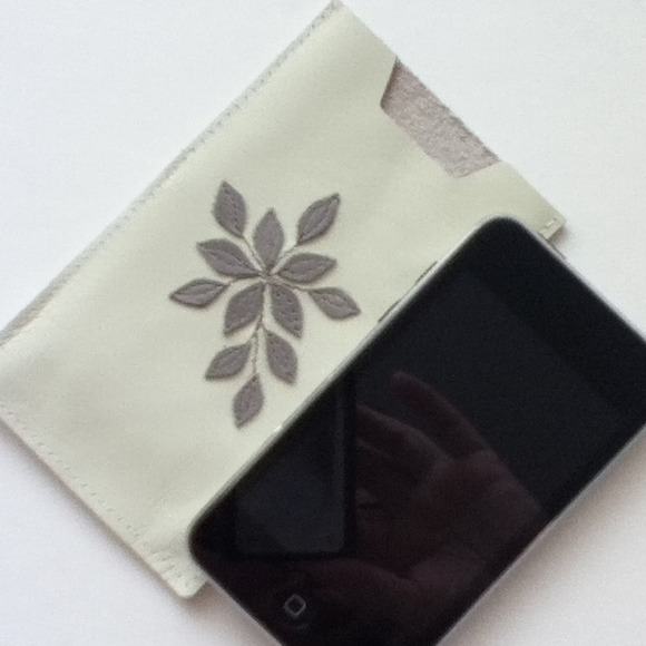 **Lovely Leather IPod Sleeve. Protect You Screen! - Picture 1 of 1