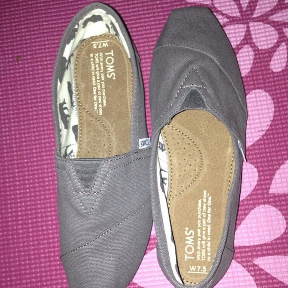 Gray toms