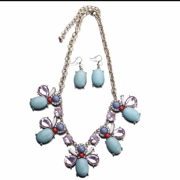 Mint Green Bee Flower Necklace