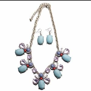 Mint Green Bee Flower Necklace