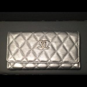 NWOT CHANEL WALLET