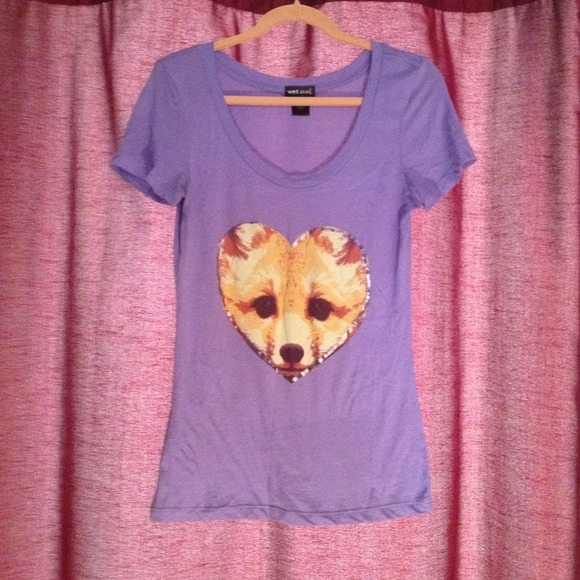 Scoop- neck fox face tee